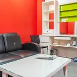Reddoorz Plus Near Chadstone Mall